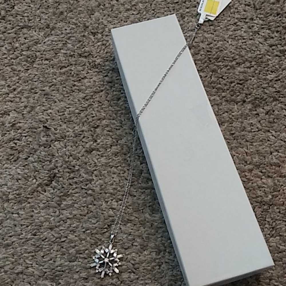 Sterling Silver Snowflake Necklace NWT